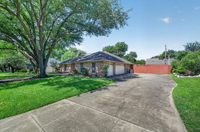3800 Snow Creek Drive, Fort Worth, TX 76008