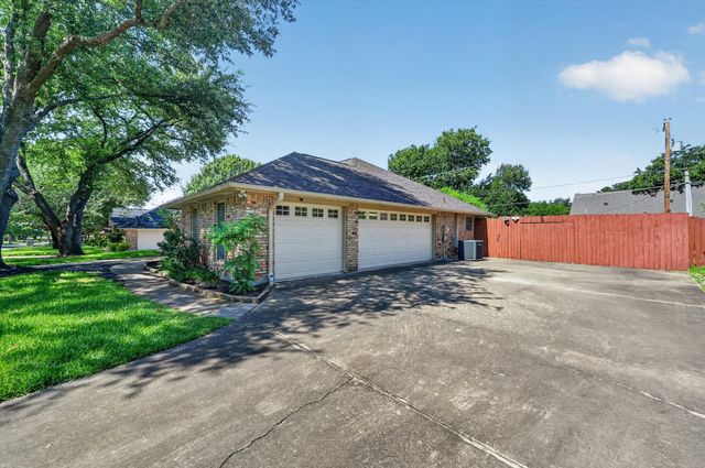 3800 Snow Creek Drive, Fort Worth, TX 76008