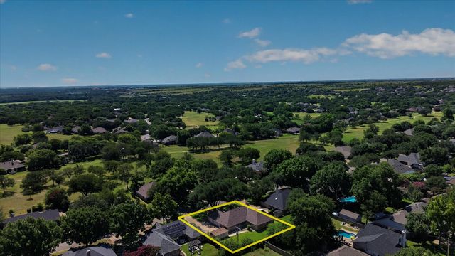 3800 Snow Creek Drive, Fort Worth, TX 76008
