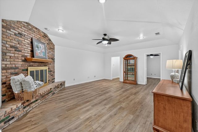 3800 Snow Creek Drive, Fort Worth, TX 76008