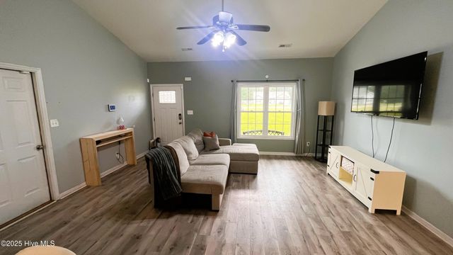 107 Lilac Lane, Richlands, NC 28574