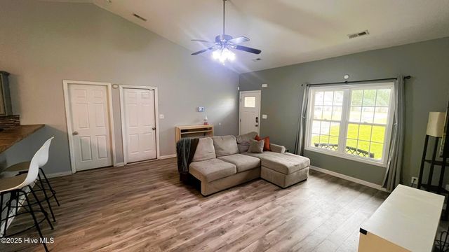 107 Lilac Lane, Richlands, NC 28574