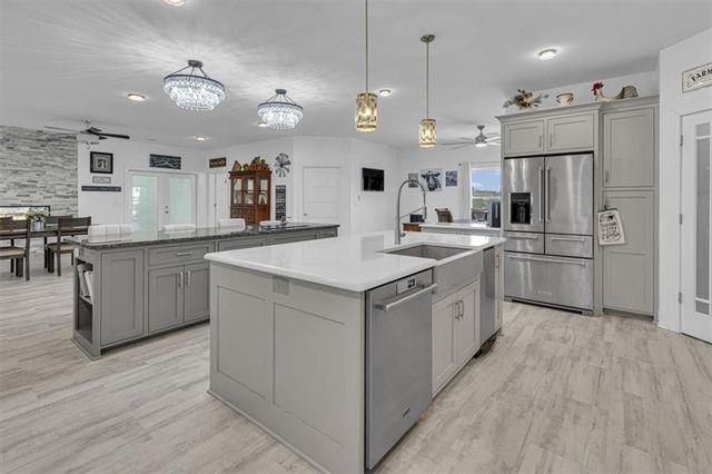 8944 Southpoint Drive, Richmond, MO 64085