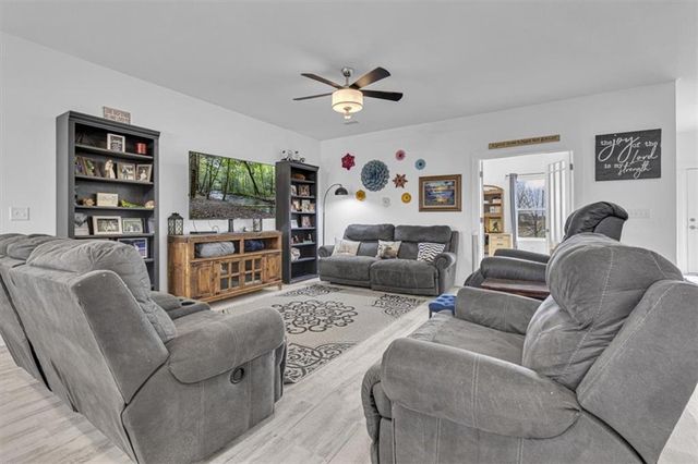 8944 Southpoint Drive, Richmond, MO 64085