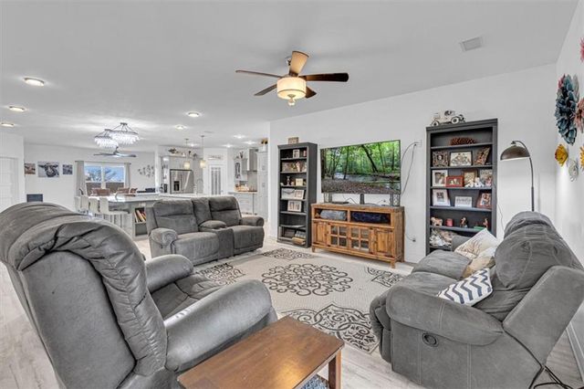8944 Southpoint Drive, Richmond, MO 64085