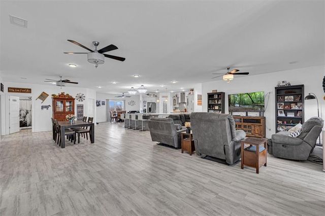8944 Southpoint Drive, Richmond, MO 64085