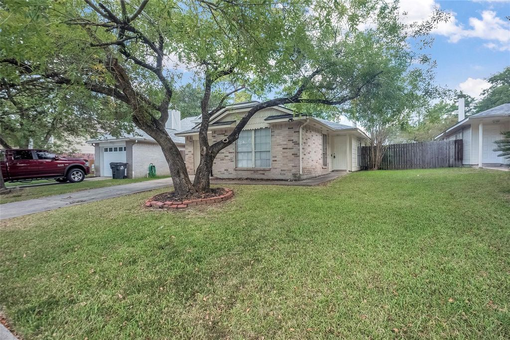 5211 Lynngate Drive, Spring, TX 77373