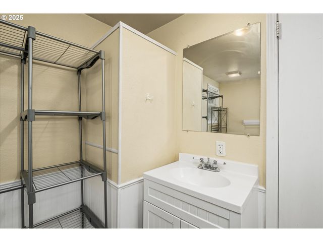 427 WASHINGTON St, Eugene, OR 97401