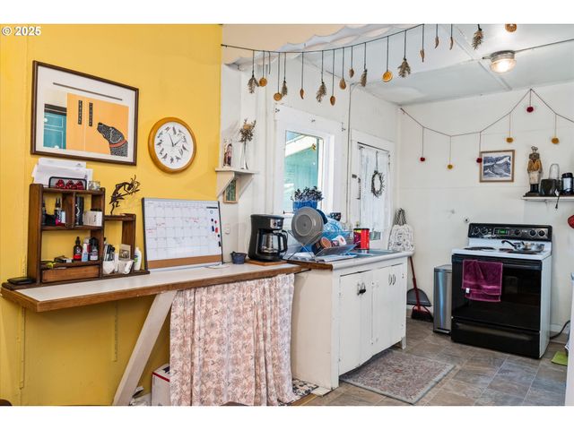 427 WASHINGTON St, Eugene, OR 97401