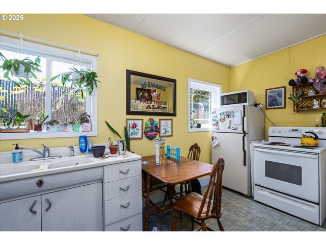 427 WASHINGTON St, Eugene, OR 97401