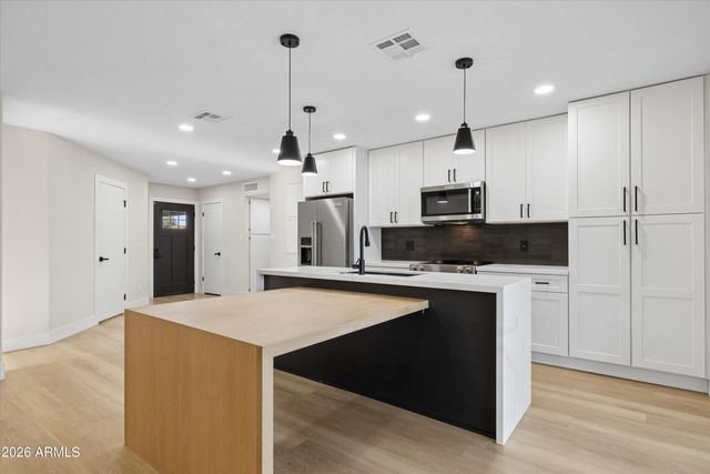 5117 E BECK Lane, Scottsdale, AZ 85254