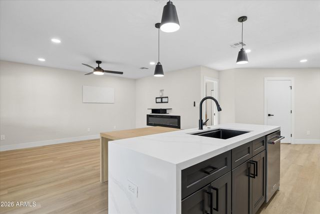 5117 E BECK Lane, Scottsdale, AZ 85254