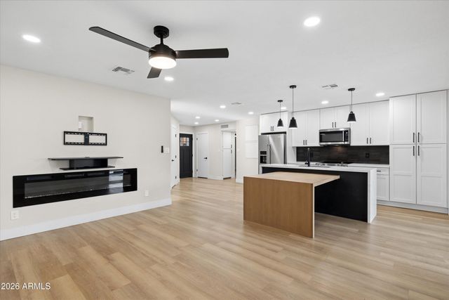 5117 E BECK Lane, Scottsdale, AZ 85254
