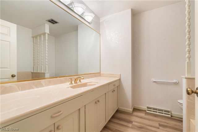 2240 Devonshire Drive NW, Canton, OH 44708