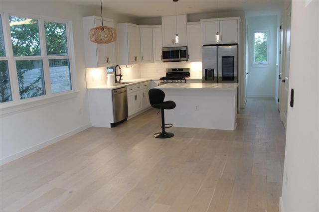 5305 Ledesma RD 4, Austin, TX 78721
