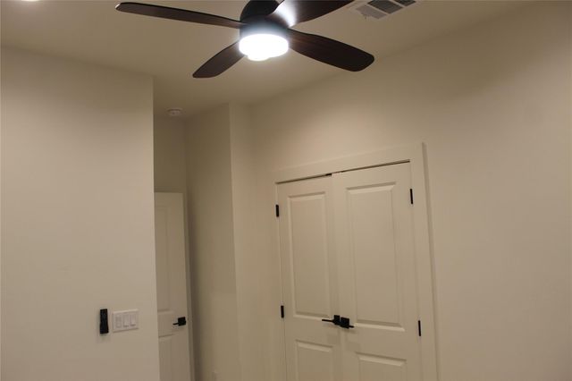 5305 Ledesma RD 4, Austin, TX 78721