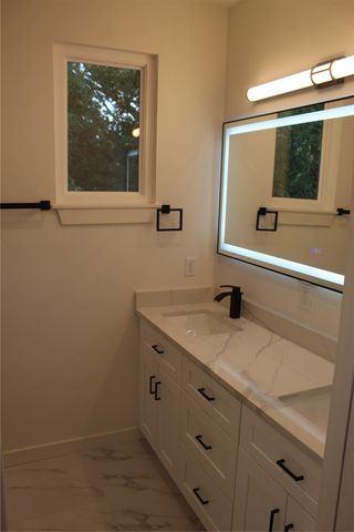 5305 Ledesma RD 4, Austin, TX 78721