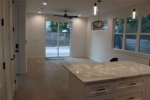 5305 Ledesma RD 4, Austin, TX 78721
