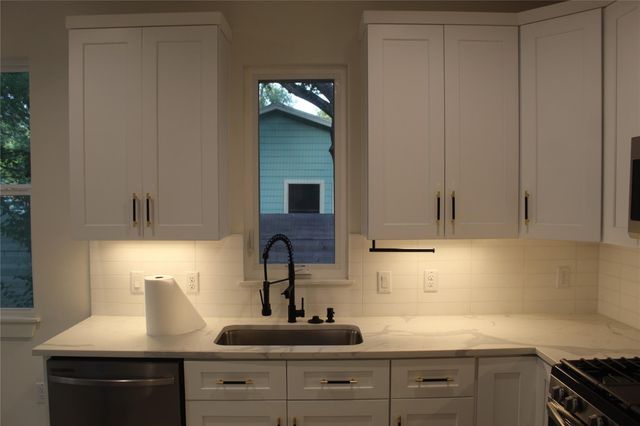 5305 Ledesma RD 4, Austin, TX 78721