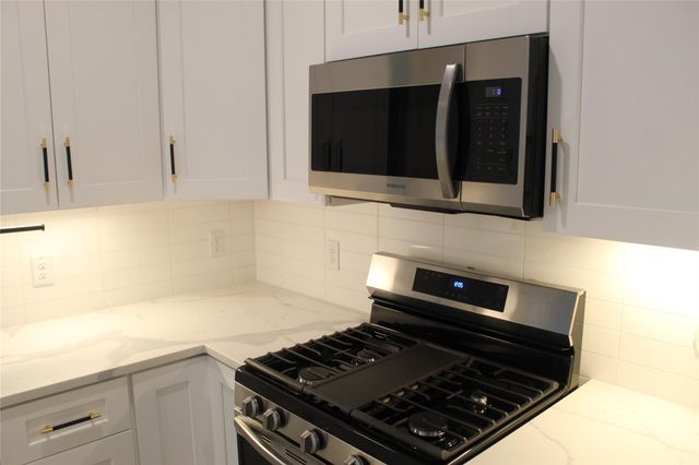 5305 Ledesma RD 4, Austin, TX 78721