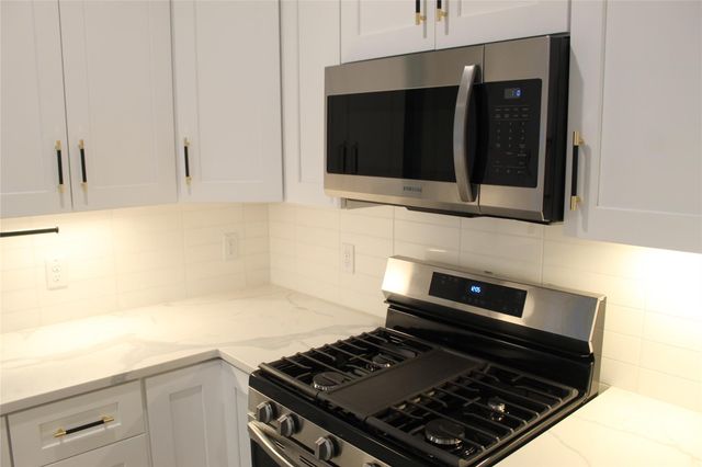 5305 Ledesma RD 4, Austin, TX 78721