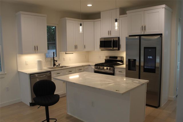 5305 Ledesma RD 4, Austin, TX 78721
