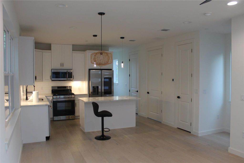 5305 Ledesma RD 4, Austin, TX 78721