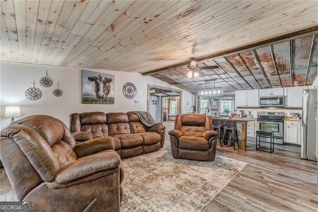 135 Little Creek Lane, Resaca, GA 30735
