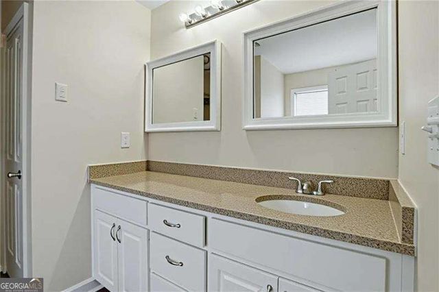 561 Glenns Farm Way, Grayson, GA 30017