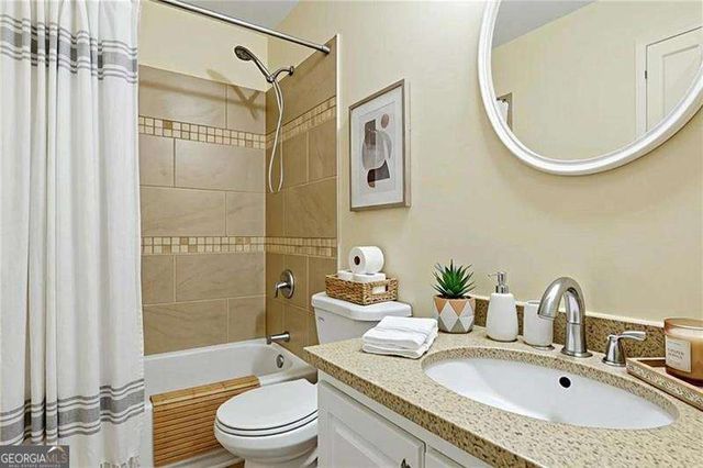 561 Glenns Farm Way, Grayson, GA 30017