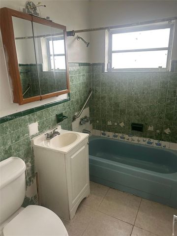 2925 NW 5th St, Fort Lauderdale, FL 33311