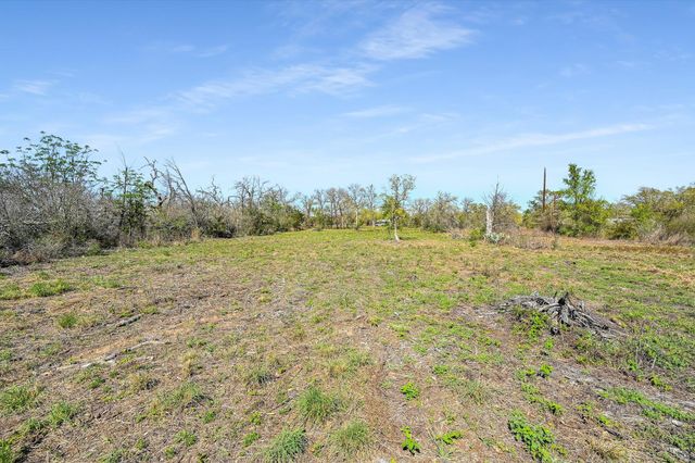 000 Leisure Lane LN, Cedar Creek, TX 78612