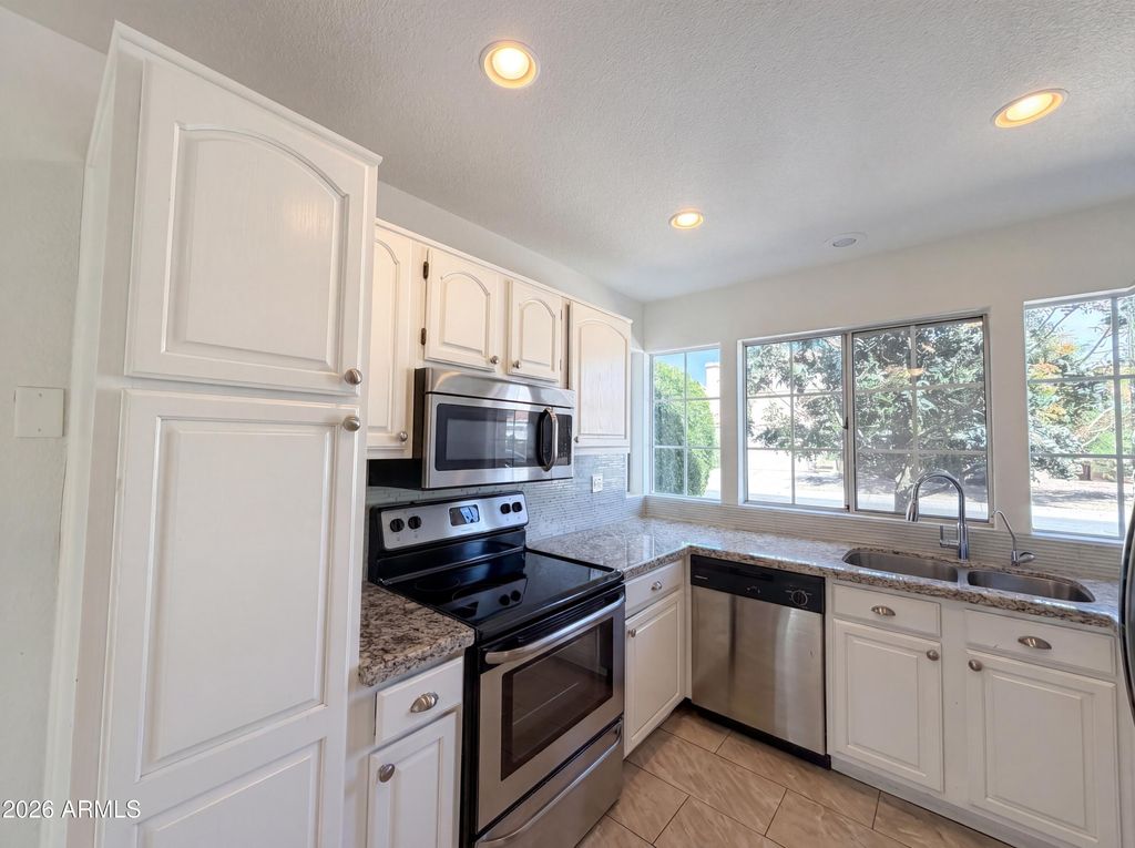 1114 S TIAGO Drive, Gilbert, AZ 85233 — photo 2