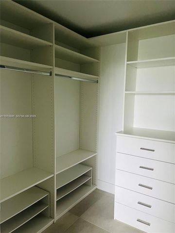 16385 Biscayne Blvd 421, North Miami Beach, FL 33160