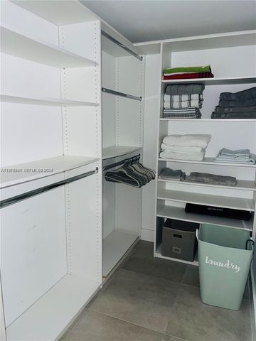 16385 Biscayne Blvd 421, North Miami Beach, FL 33160