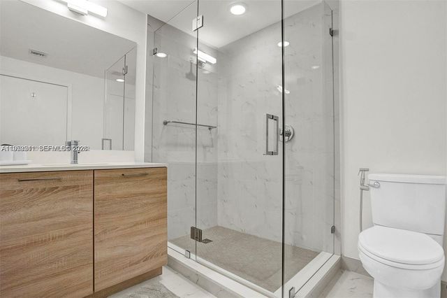 16385 Biscayne Blvd 421, North Miami Beach, FL 33160