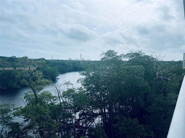 16385 Biscayne Blvd 421, North Miami Beach, FL 33160