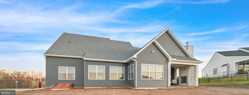 705 OXFORD DRIVE # 39, York, PA 17406