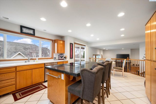 3406 W 42nd Ave, Kennewick, WA 99337