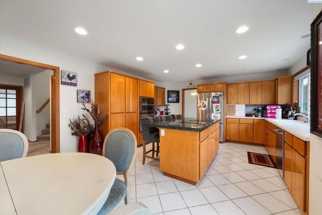 3406 W 42nd Ave, Kennewick, WA 99337