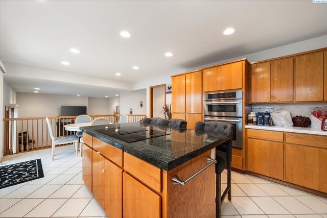 3406 W 42nd Ave, Kennewick, WA 99337