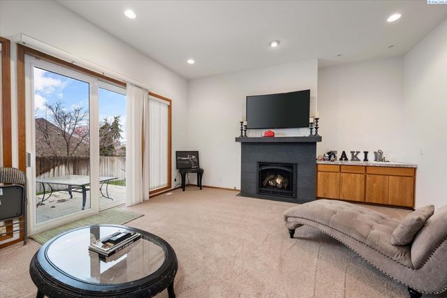 3406 W 42nd Ave, Kennewick, WA 99337