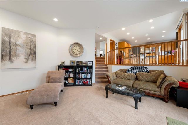 3406 W 42nd Ave, Kennewick, WA 99337