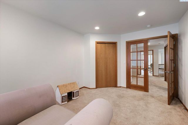 3406 W 42nd Ave, Kennewick, WA 99337