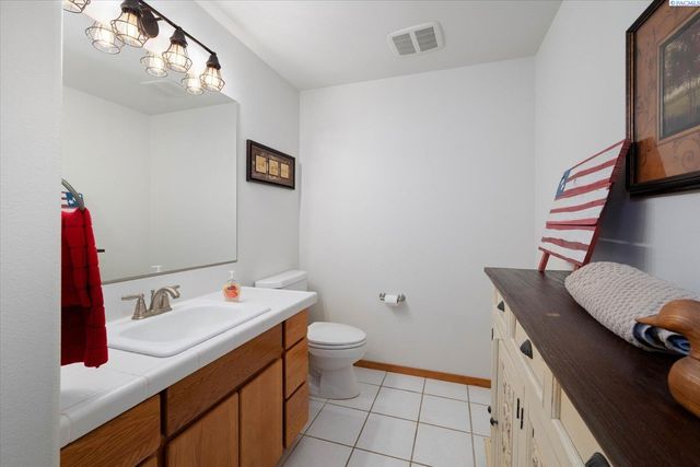 3406 W 42nd Ave, Kennewick, WA 99337