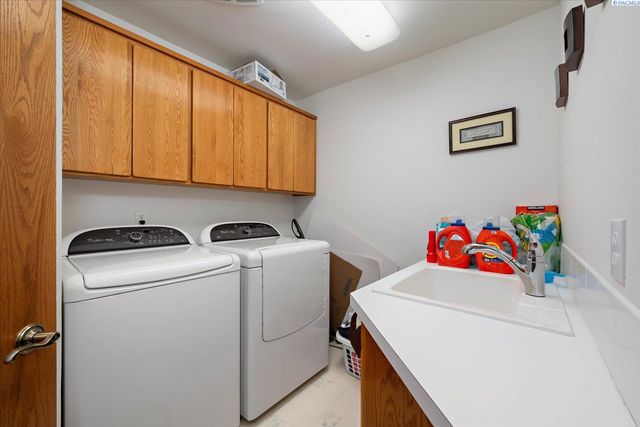 3406 W 42nd Ave, Kennewick, WA 99337