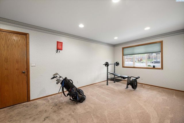 3406 W 42nd Ave, Kennewick, WA 99337