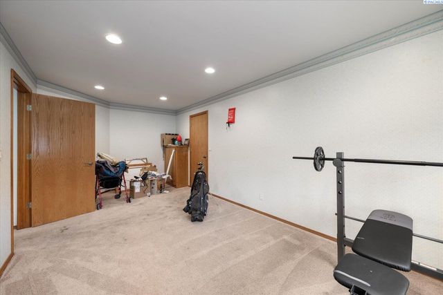 3406 W 42nd Ave, Kennewick, WA 99337