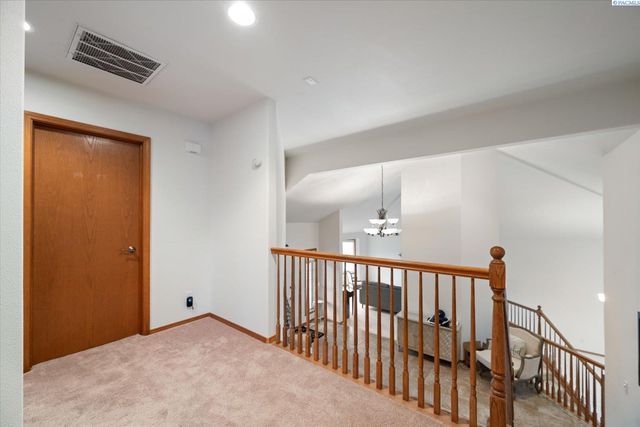 3406 W 42nd Ave, Kennewick, WA 99337