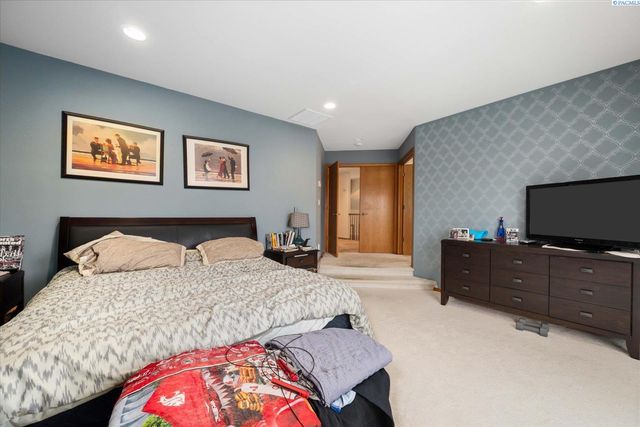 3406 W 42nd Ave, Kennewick, WA 99337